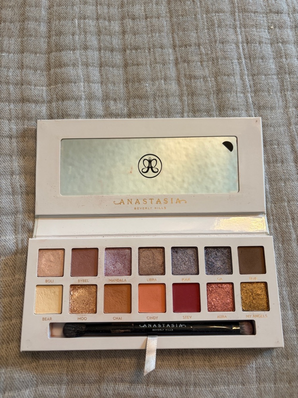 Anastasia Beverly Hills x Carli Bybel eyeshadow Palette